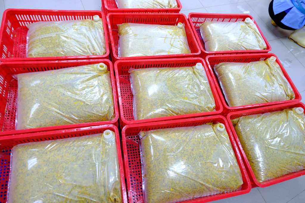 Chanh dây đông lạnh xuất khẩu bì 20kg có nắp tại nhà máy Sesan Gia Lai
