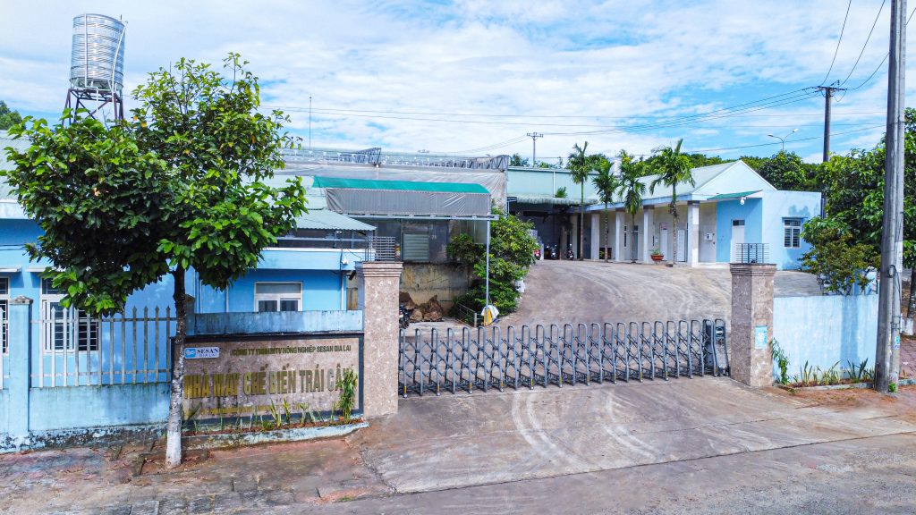 Xưởng chế biến dịch chanh dây đông lạnh tại Công ty Nông nghiệp Sesan Gia Lai