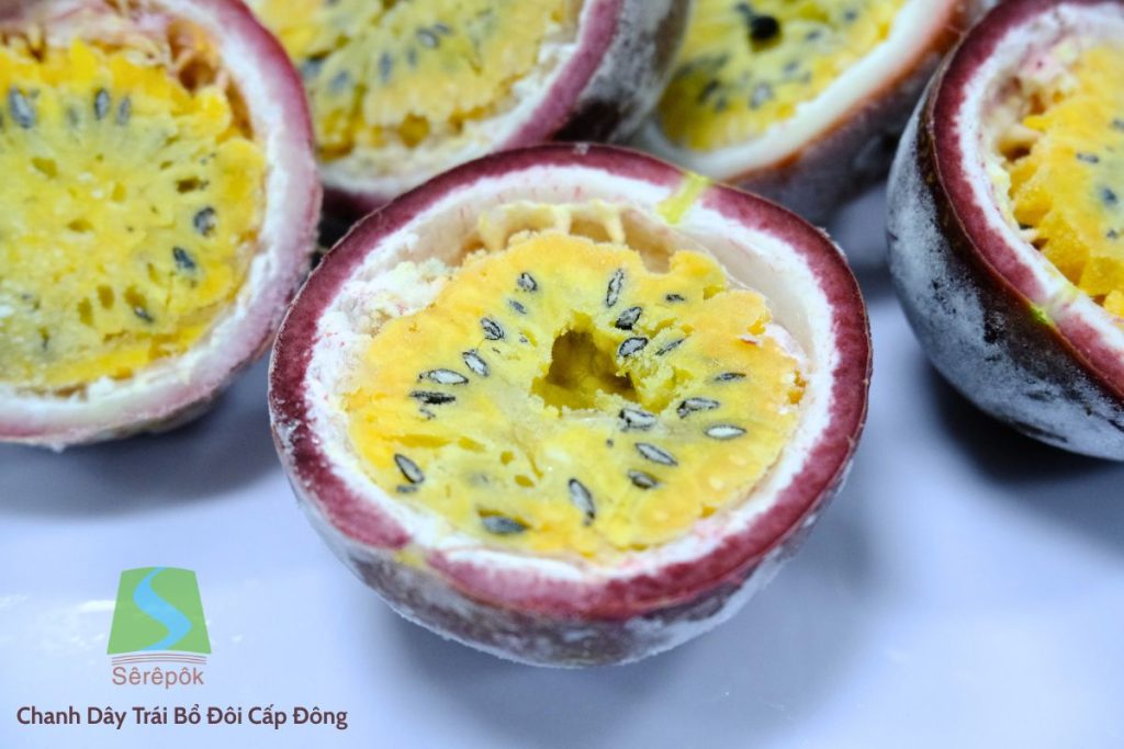 Chanh dây bổ đôi đông lạnh